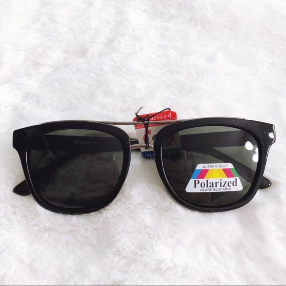 Ashe Glossy Black Polarized Sunglasses